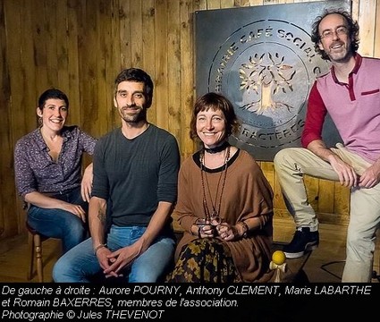 De gauche à droite : Aurore POURNY, Anthony CLEMENT, Marie LABARTHE et Romain BAXERRES, membres de l’association. Photographie © Jules THEVENOT